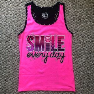 🤑3/$12🤑 💗☮️🖤”SMILE EVERY DAY” TANK🖤☮️💗